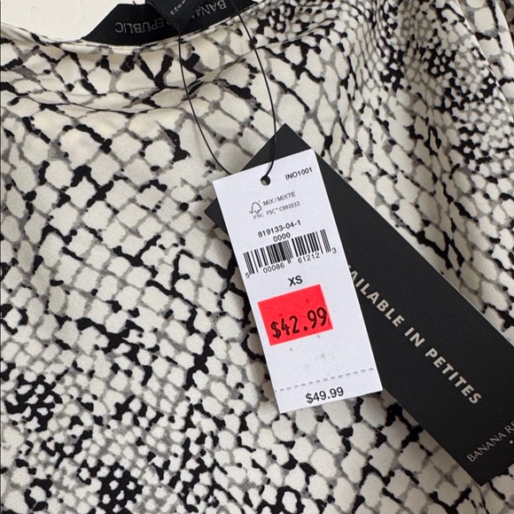 Banana Republic Black & White Snake-Print Cowl Neck Camisole - Picture 7 of 7